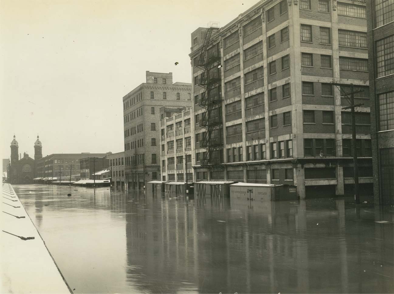 The aftermath of the St. Patrick’s Day Flood in 1936. Photo from the terminal on Pike St. and 15th St. on March 18, 1936. Courtesy of the Detre Library & Archives at the Heinz History Center.